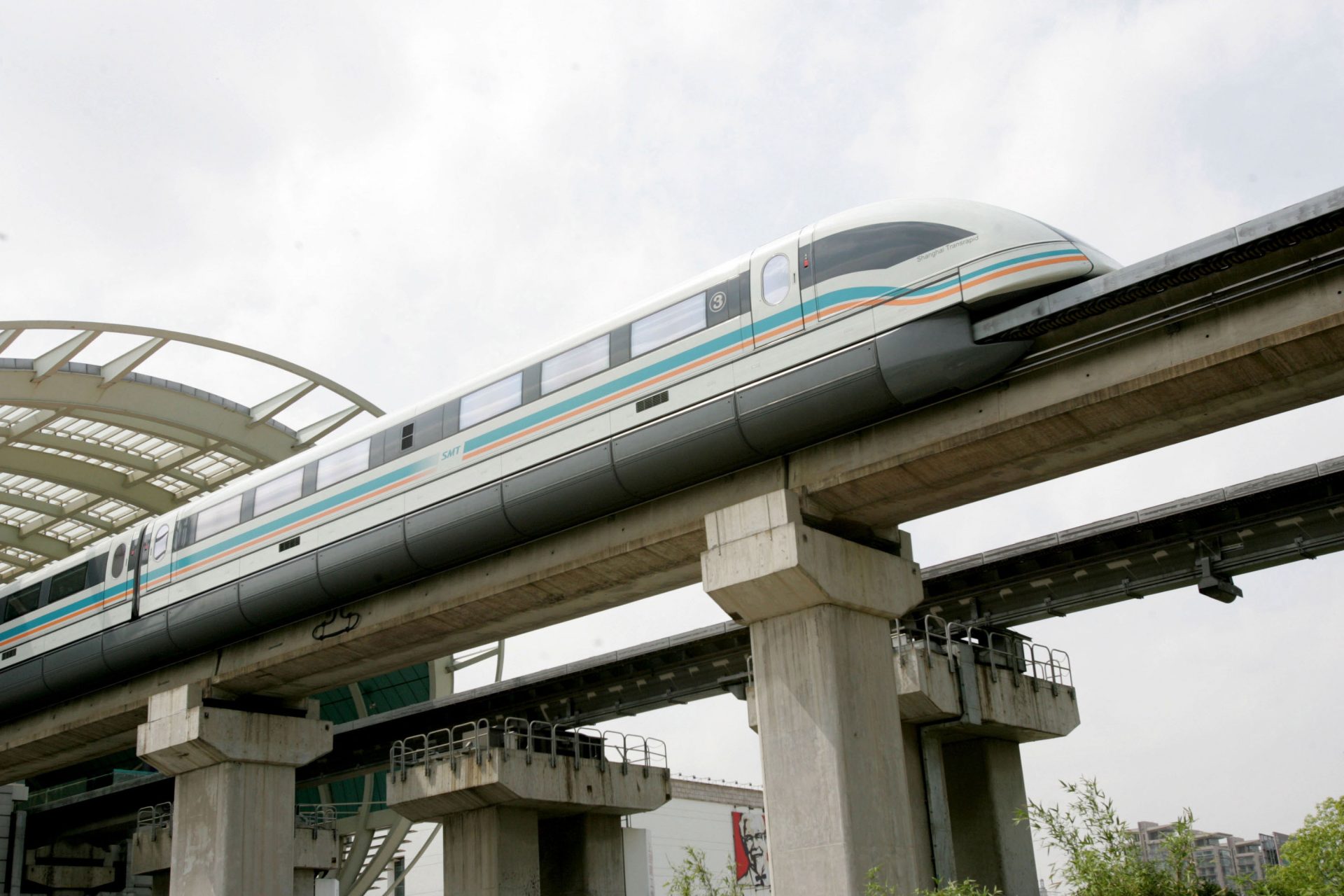 <p><span>This train travels between Pudong airport and Longyan Road station in downtown Shanghai. And with a top commercial speed of 460 km per hour, the 30-kilometre journey is completed in just seven minutes and 30 seconds! </span></p>