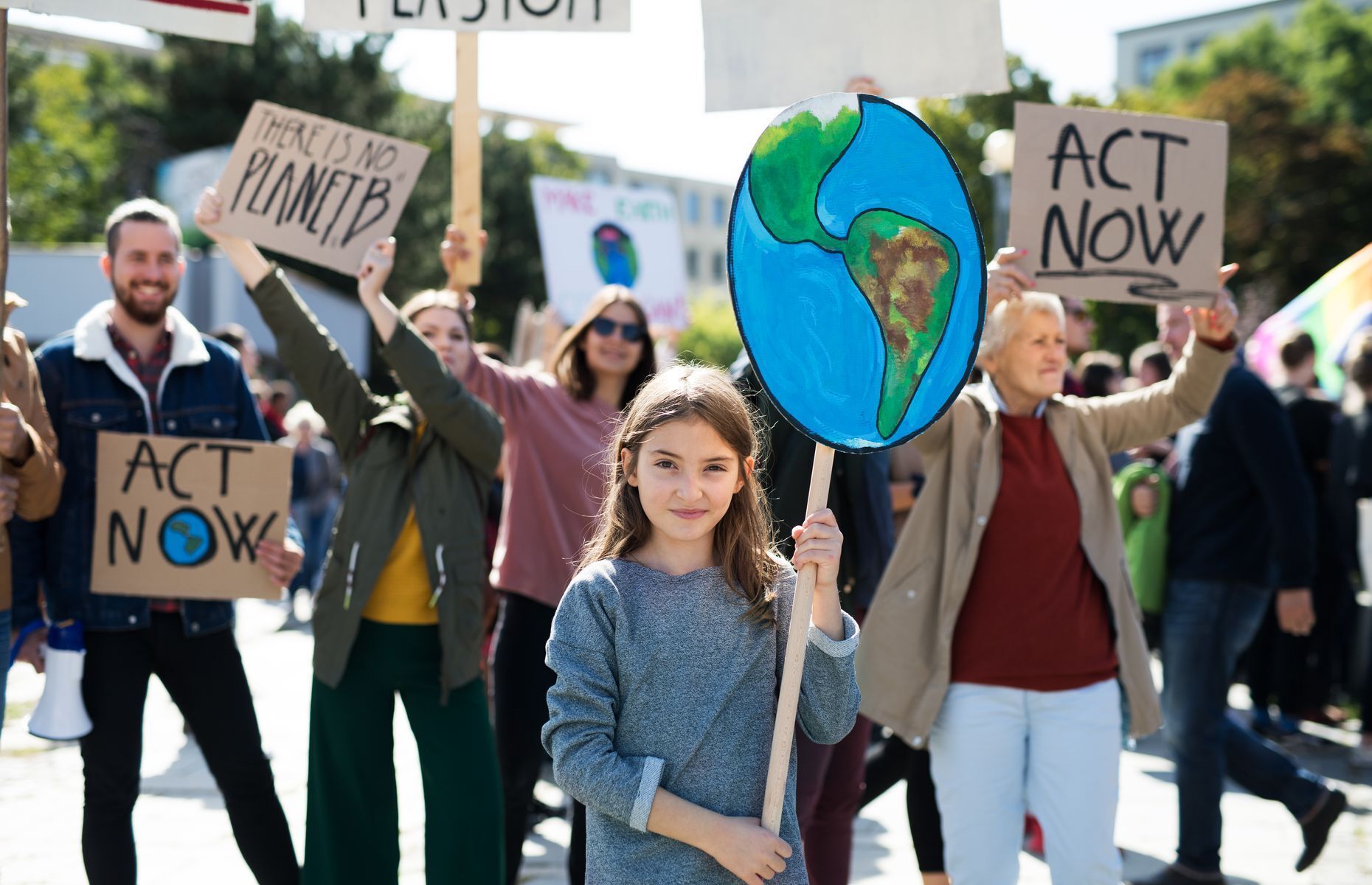 Younger generations are particularly <a href="https://www2.deloitte.com/global/en/pages/about-deloitte/articles/genzmillennialsurvey.html" rel="noreferrer noopener">sensitive to environmental issues</a>. In addition to feeling that the climate crisis is being ignored, they believe <a href="https://studyfinds.org/baby-boomers-climate-change/" rel="noreferrer noopener">baby boomers have made things worse</a>, they have little confidence that their government is doing enough, and try to adopt personal habits that are more planet-friendly.