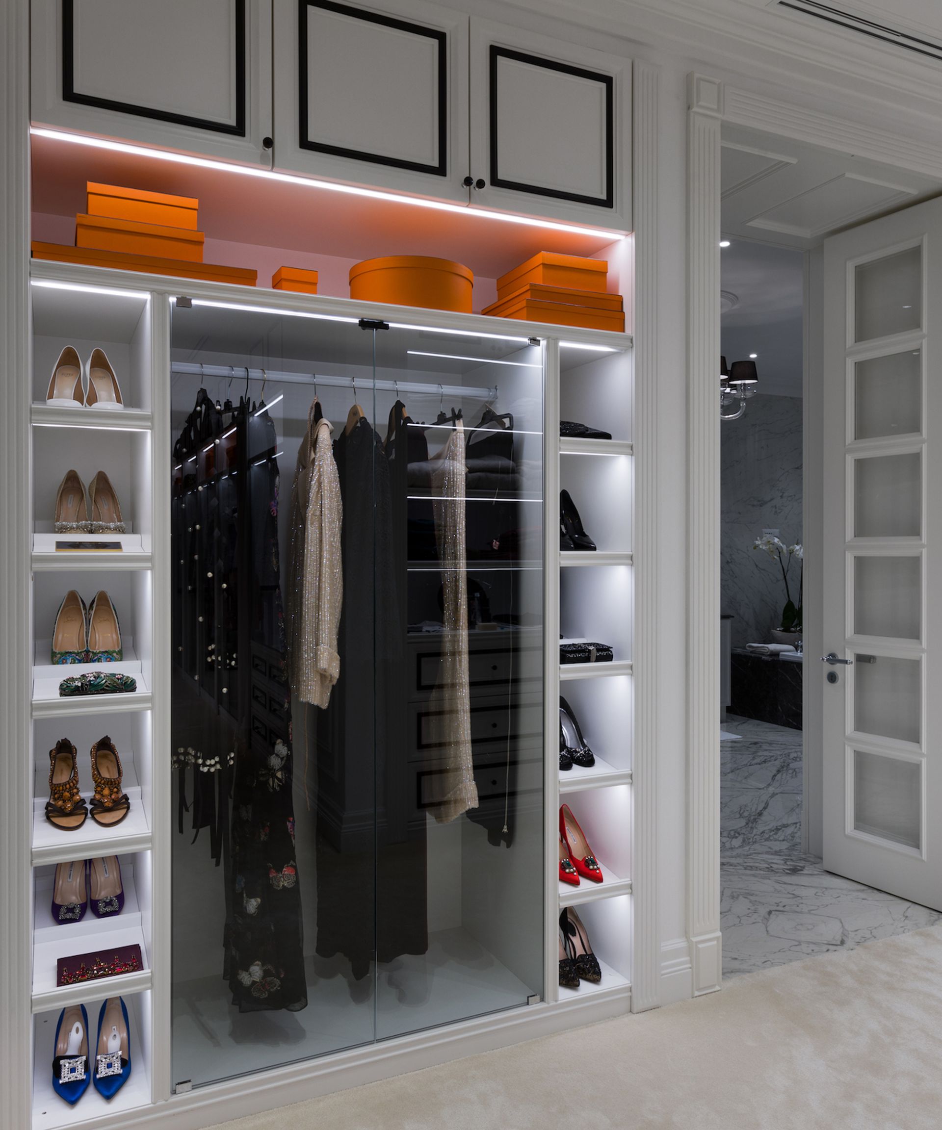 20 small walk-in closet ideas to organize clothes in even the tiniest ...
