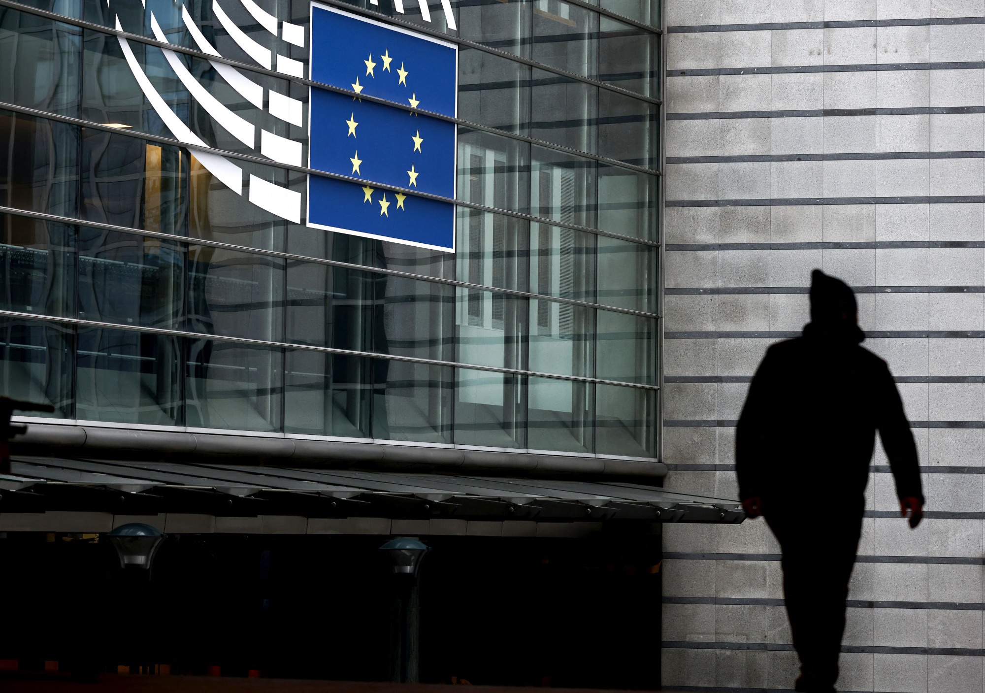 belgák kivizsgálják, kiket fizetett le moszkva az európai parlamentben