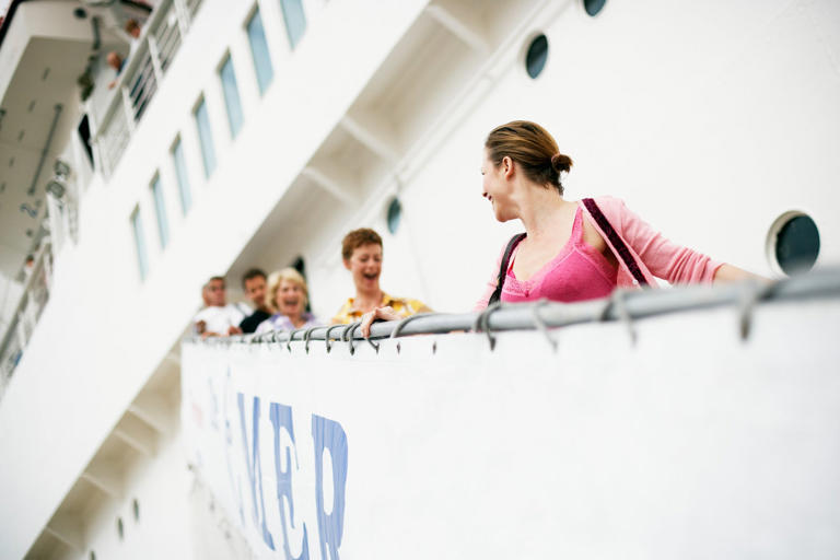 How long does it take to disembark a cruise ship?