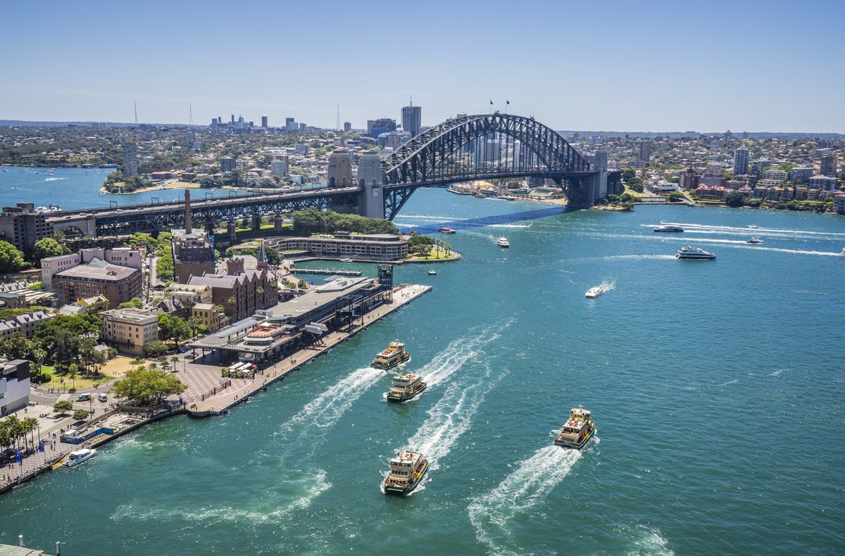 Second most. Circular quay Сидней. Сидней Харбор бридж экскурсии. Набережная Серкулар Куэй. Сидней набережная.