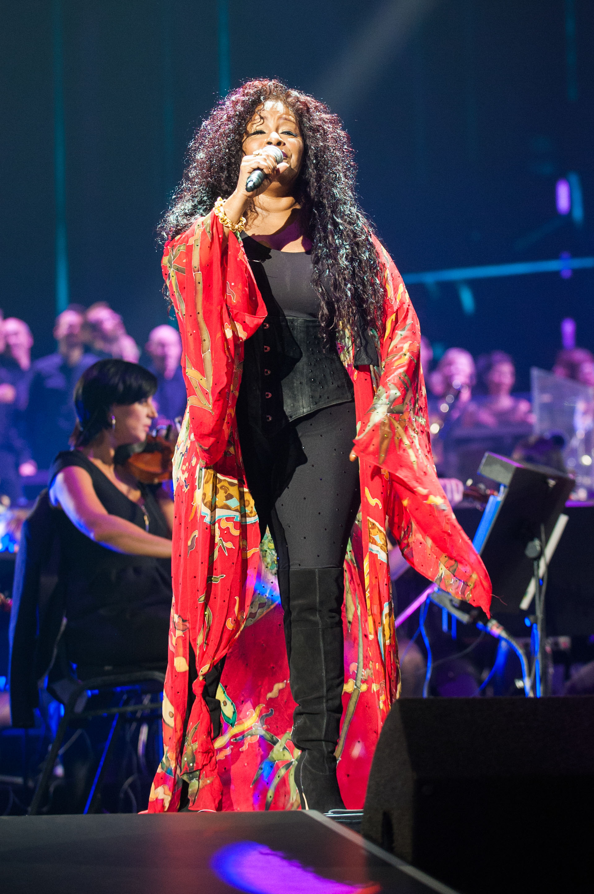 chaka-khan-is-not-trying-to-hear-what-a-man-has-to-say-about-her-wigs