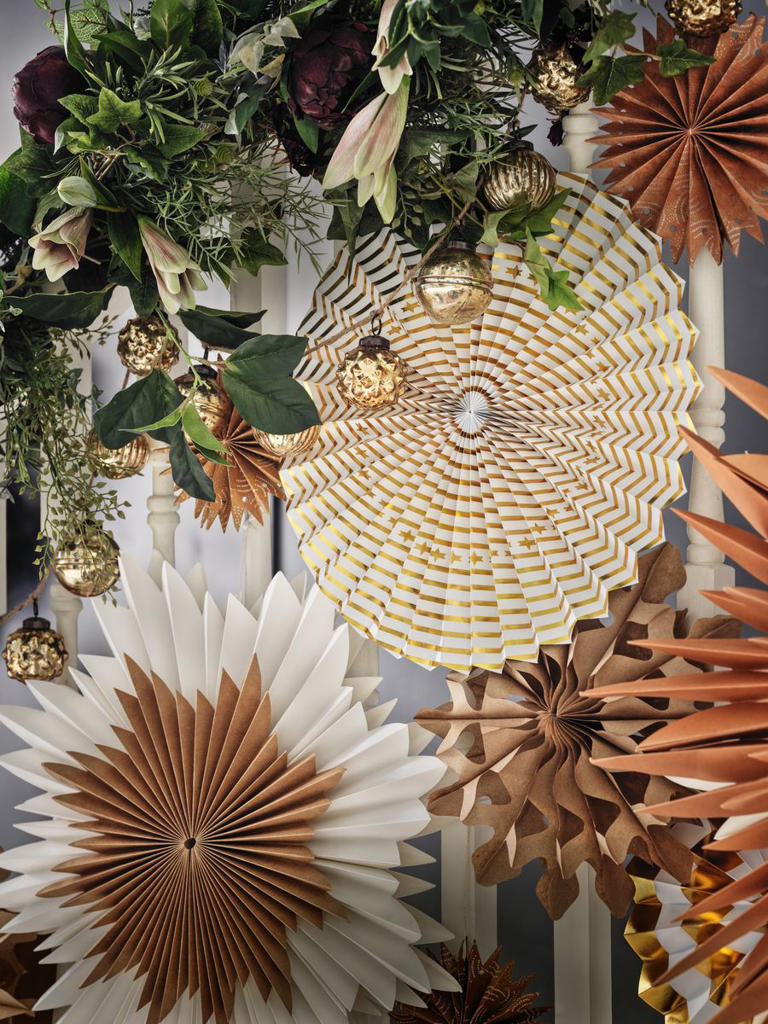 Two common dates when you traditionally take down your Christmas tree