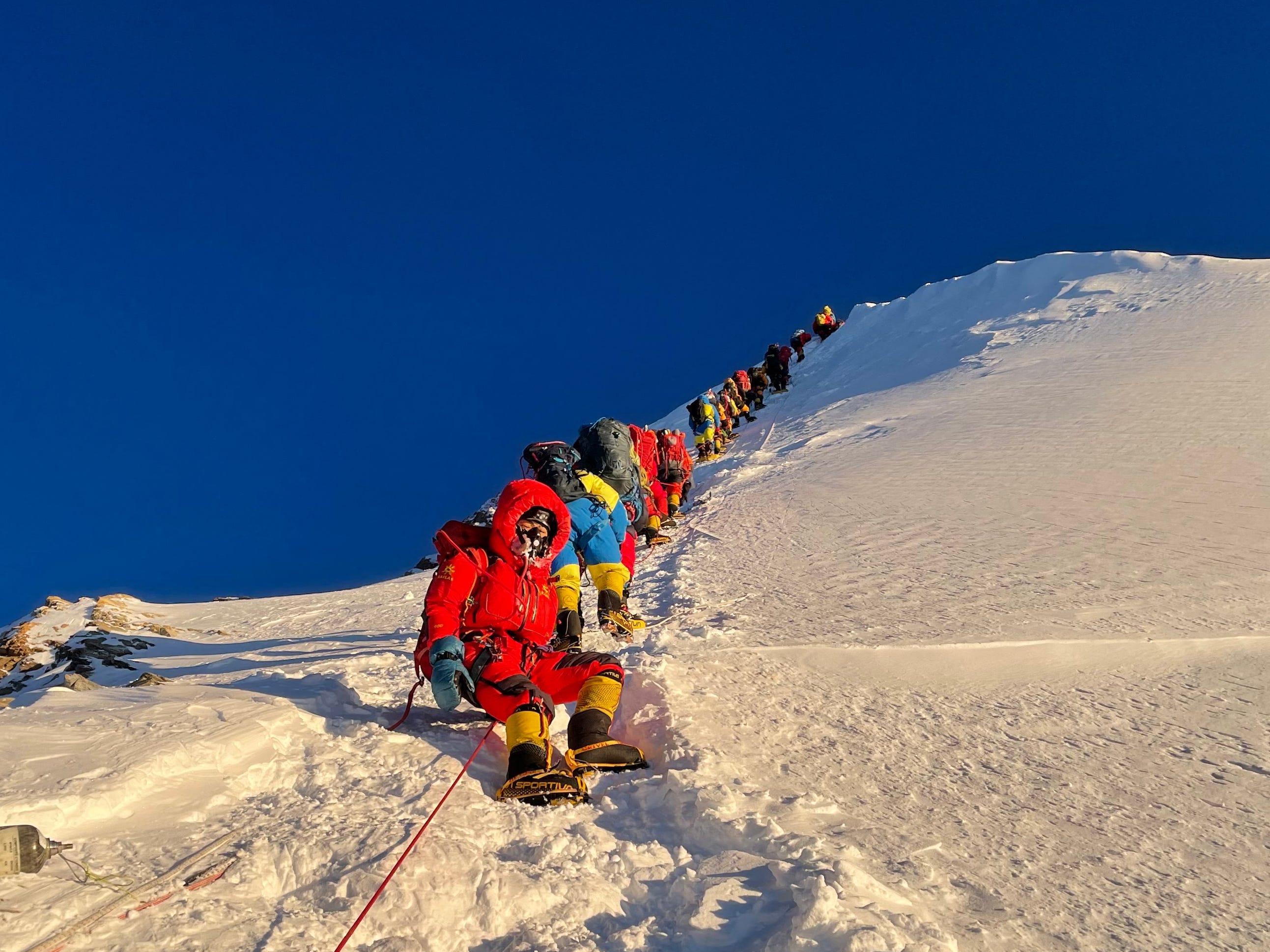 Dead Bodies Litter Mount Everest Because It S So Dangerous And   AA15Dtnt.img