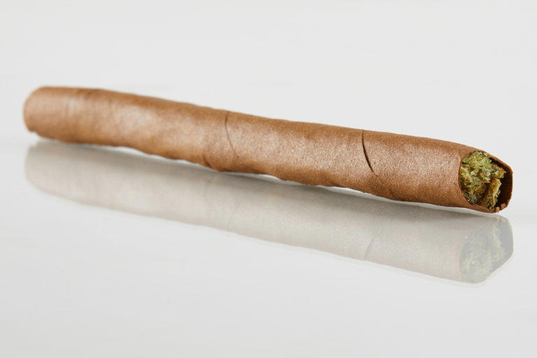 ¿Qué Es un Blunt? ¿Cómo Armar un Blunt o Porro con Hojas de Tabaco?