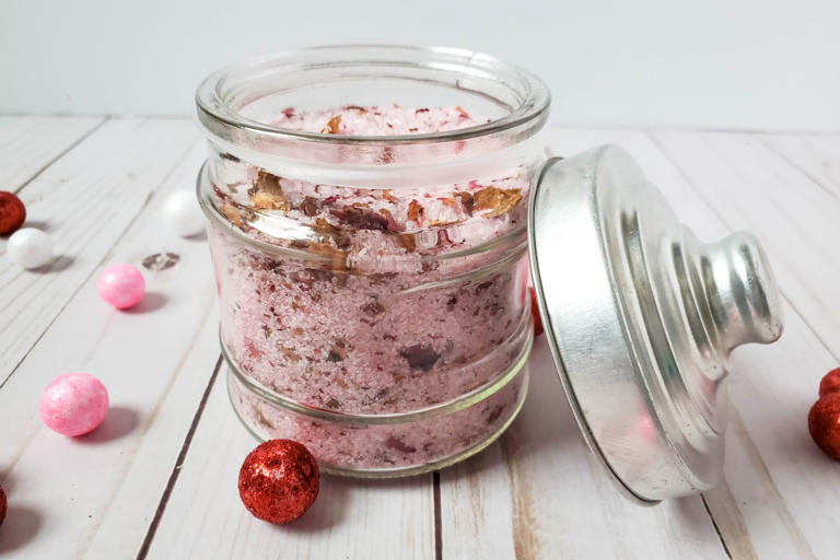 How to Make Rose Petal Bath Salts
