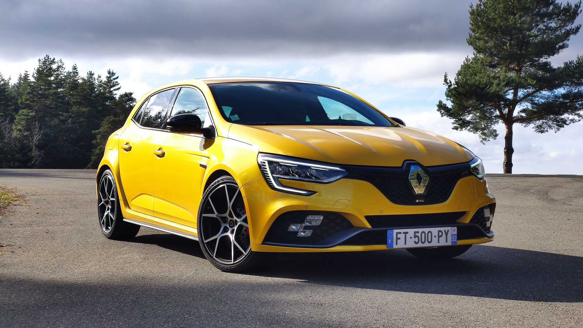 Renault Megane RS Trophy Breaks Cover With More Power And Torque