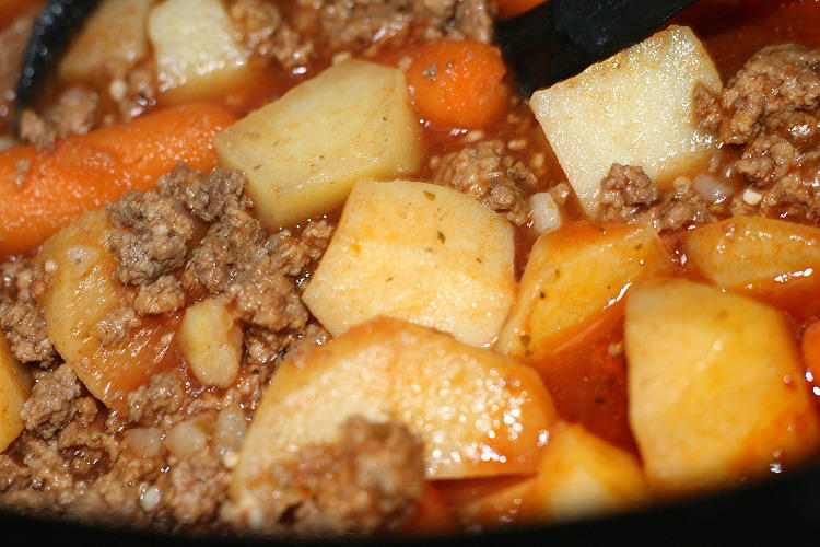 Easy Crock Pot Hamburger Stew Recipe