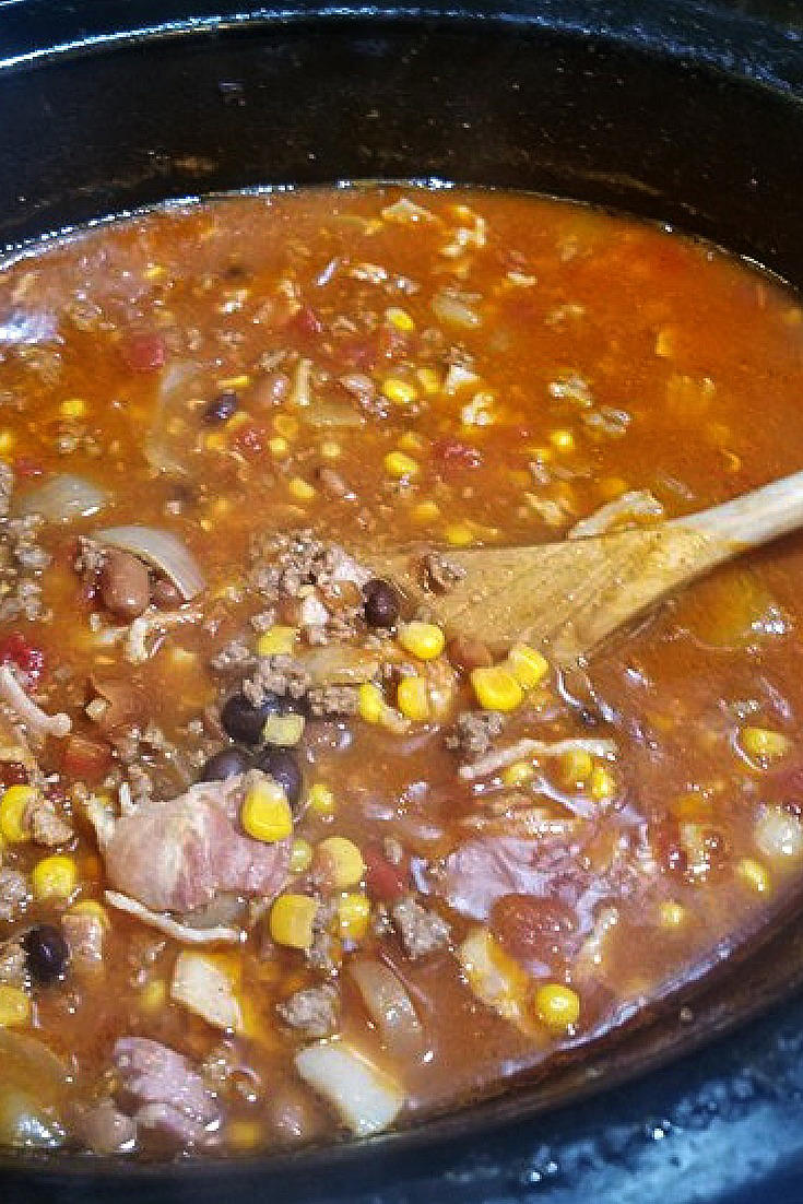 Easy Weeknight Slow Cooker Ground Beef Chili!