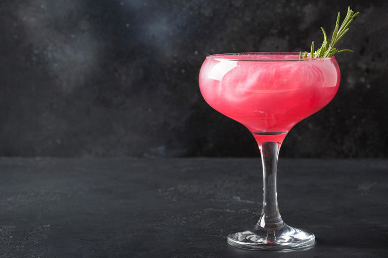 Tips To Make Cocktails Sparkle And 10 Glitzy Recipes 