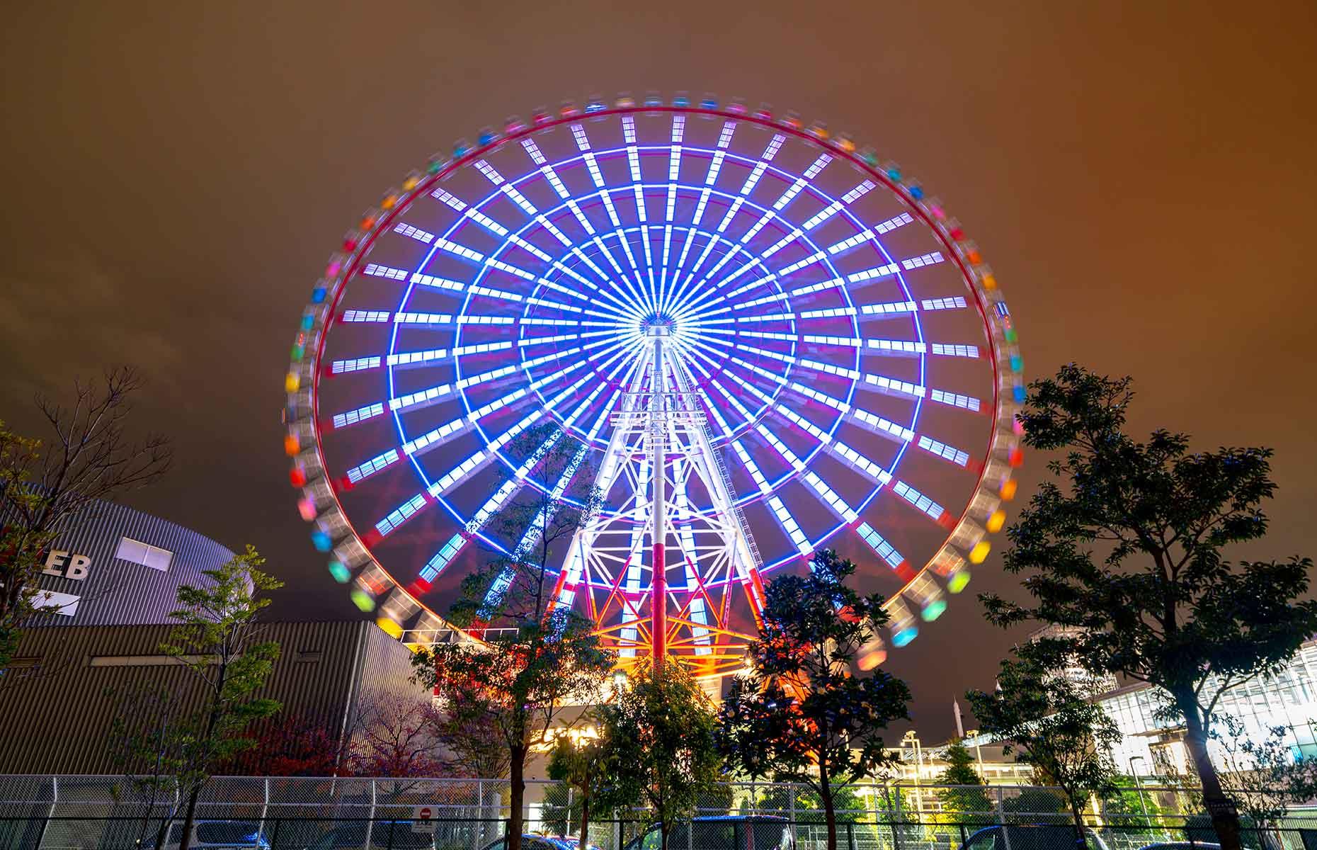 Daikanransha (or the Giant Sky Wheel) formed part of Palette Town, a huge shopping, dining and entertainment complex on the man-made island of Odaiba. The 115-foot (35m) Ferris wheel once reigned supreme as the largest of its kind in the world, with a 15-minute ride taking in the views of surrounding Palette Town and sky-high buildings.