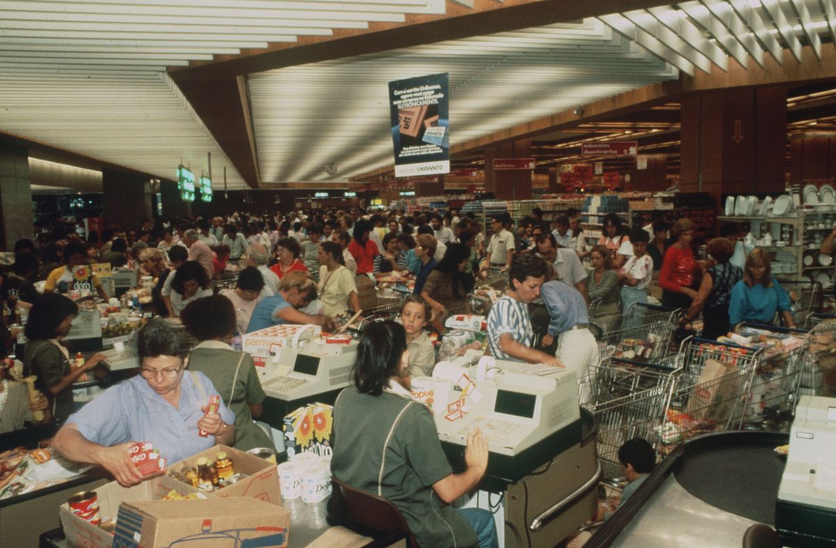 Vintage Photos of Grocery Stores Dating Back to the Early 1900s