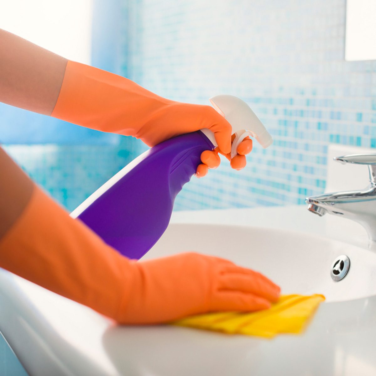 10-ways-you-re-cleaning-your-bathroom-all-wrong