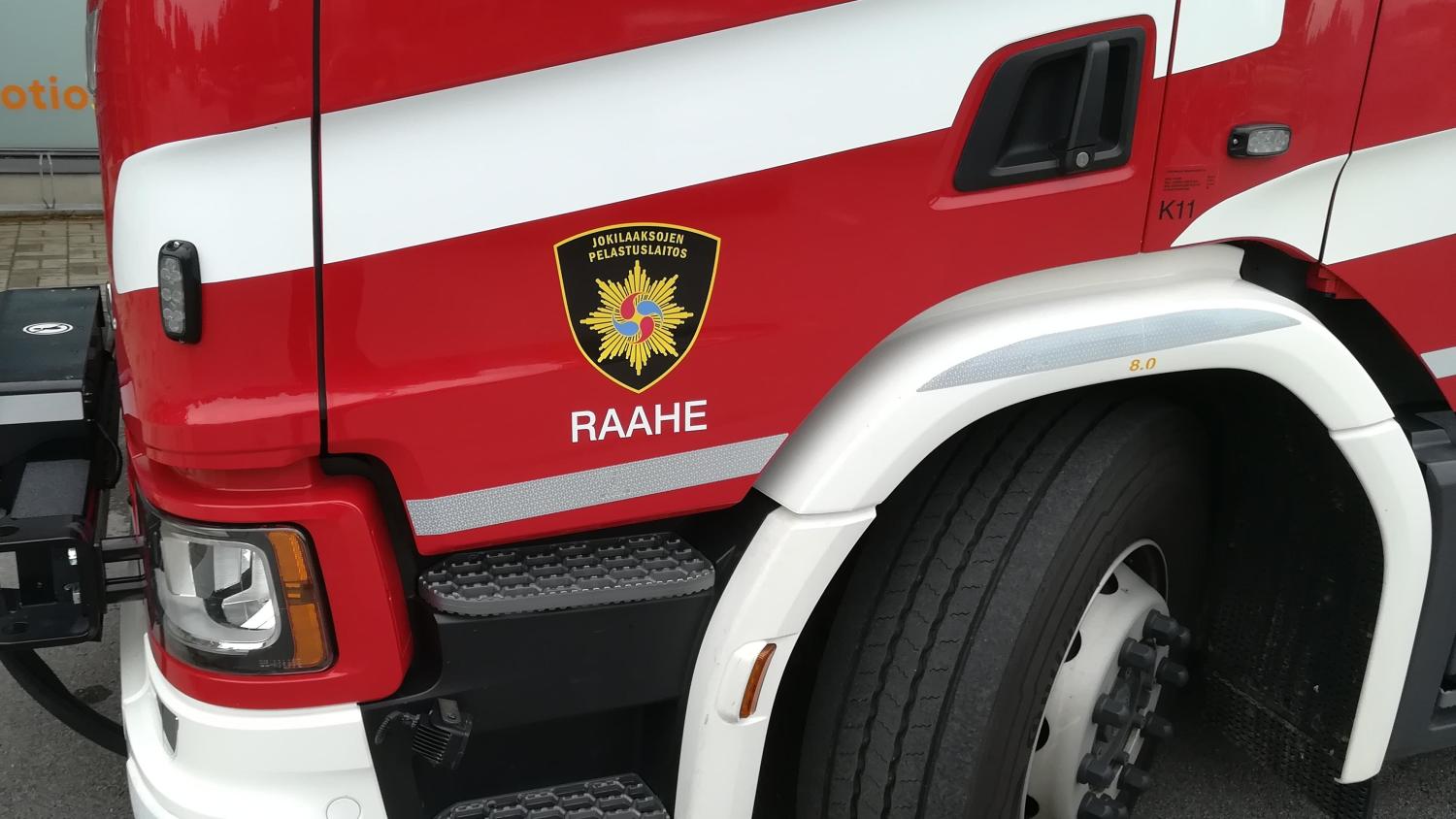 palon havainnut ohikulkija pelasti kaksi traktoria konehallin palossa haapavedellä