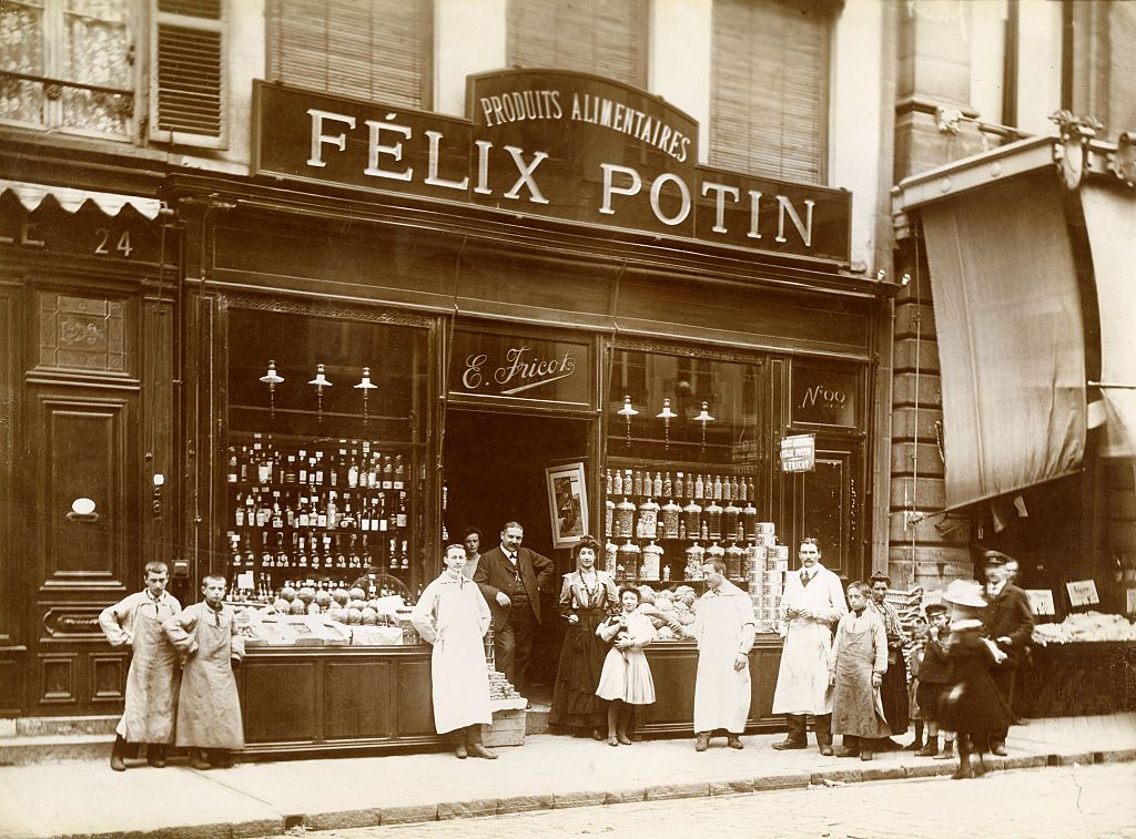 These Vintage Photos of Grocery Stores Through the Years Are a Total Blast From the Past