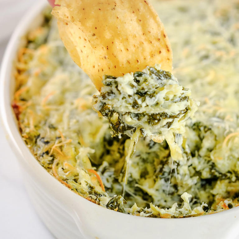 Easy Baked Spinach Artichoke Dip