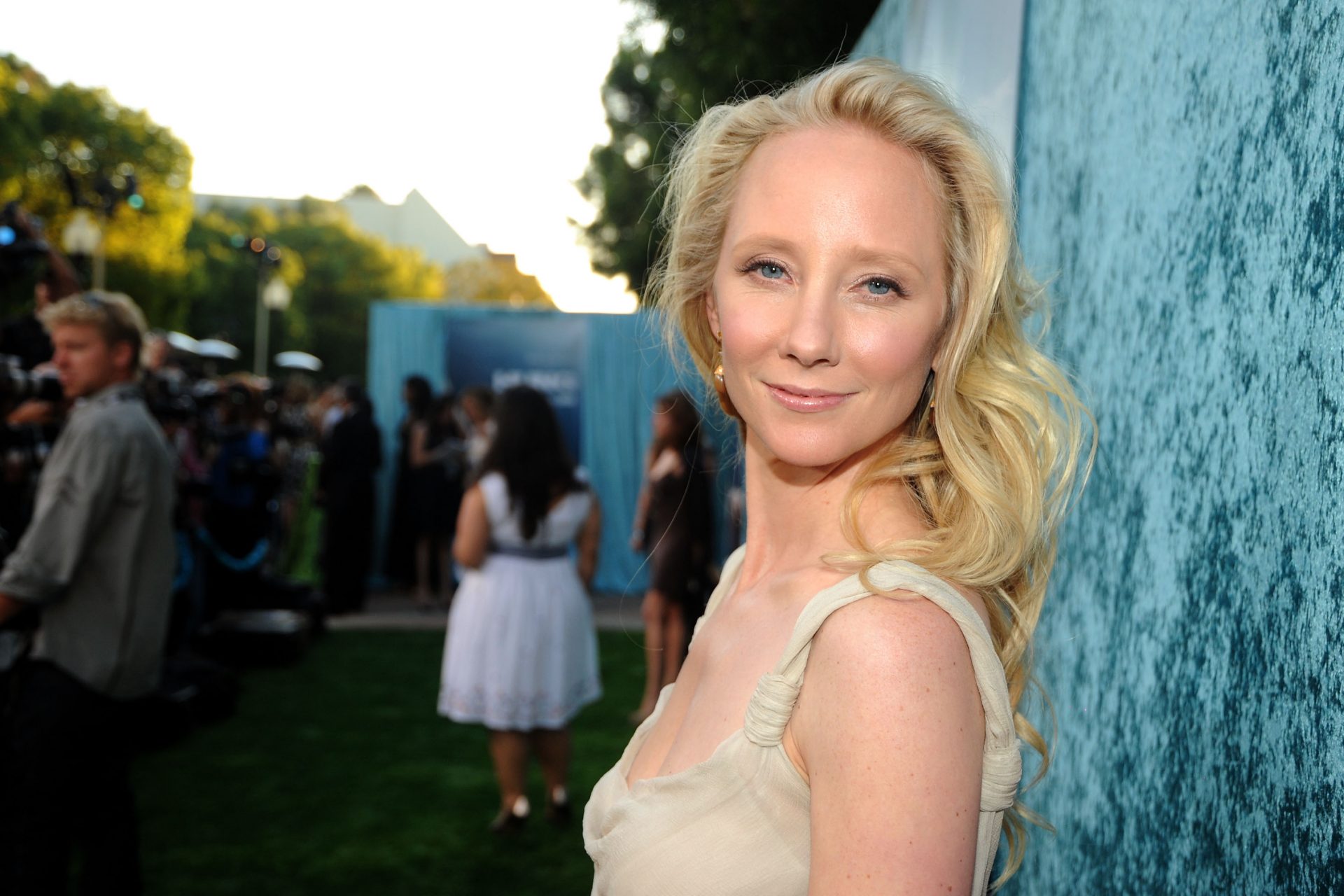 The Autopsy Of Anne Heche What Caused Her Bizarre Car Crash 