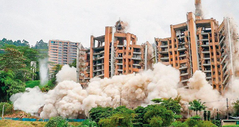 Demolición del edificio Continental Towers de Medellín.