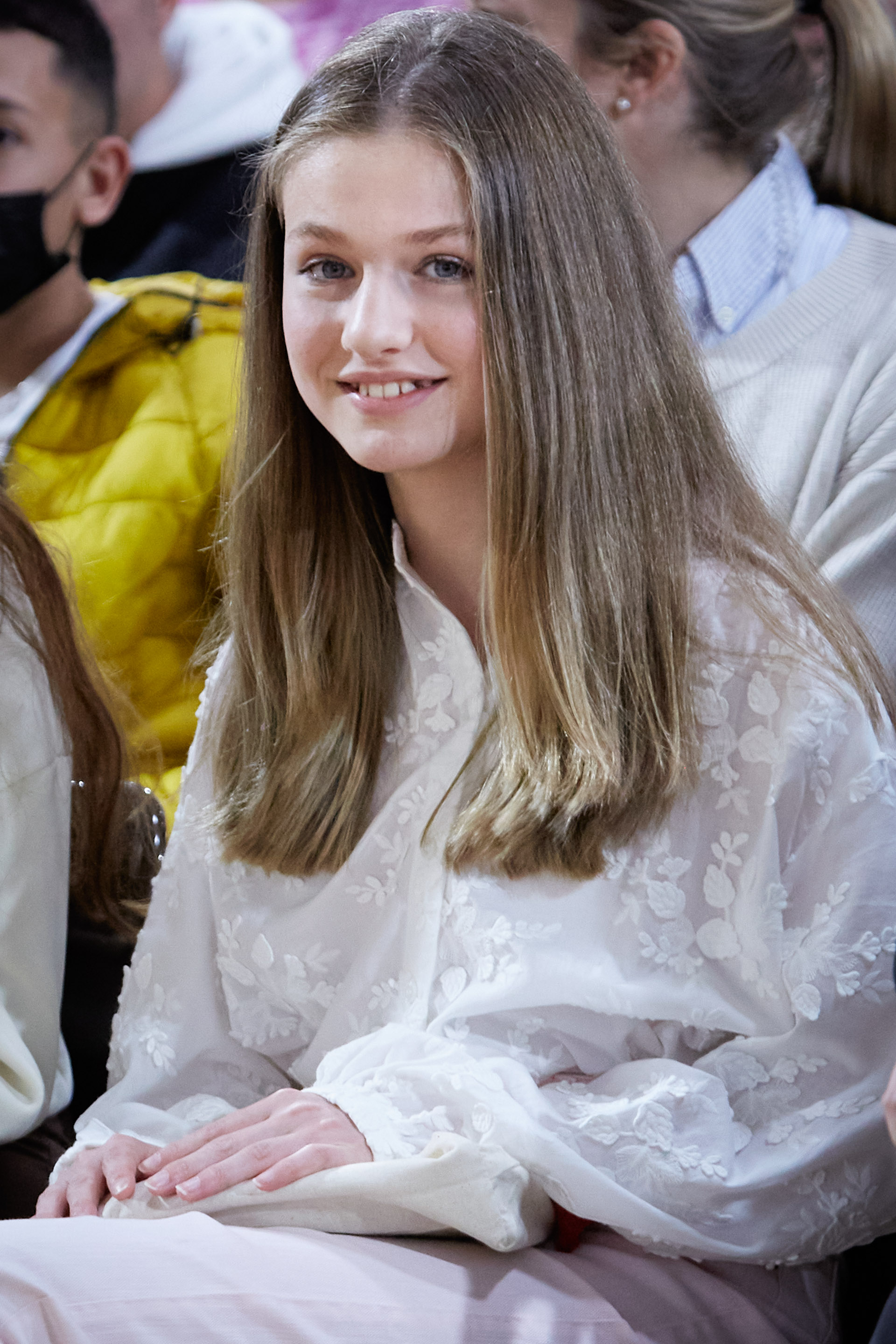 spanish-princess-leonor-wears-mysterious-necklace