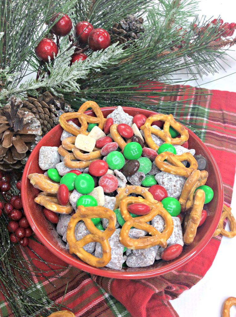 How to Make Festive Reindeer Chow