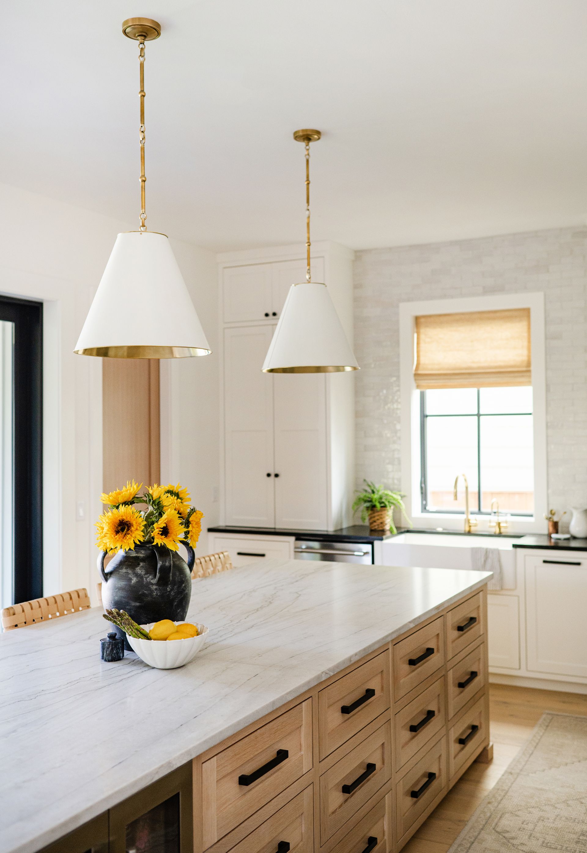 Traditional white kitchen ideas – 20 timeless period spaces