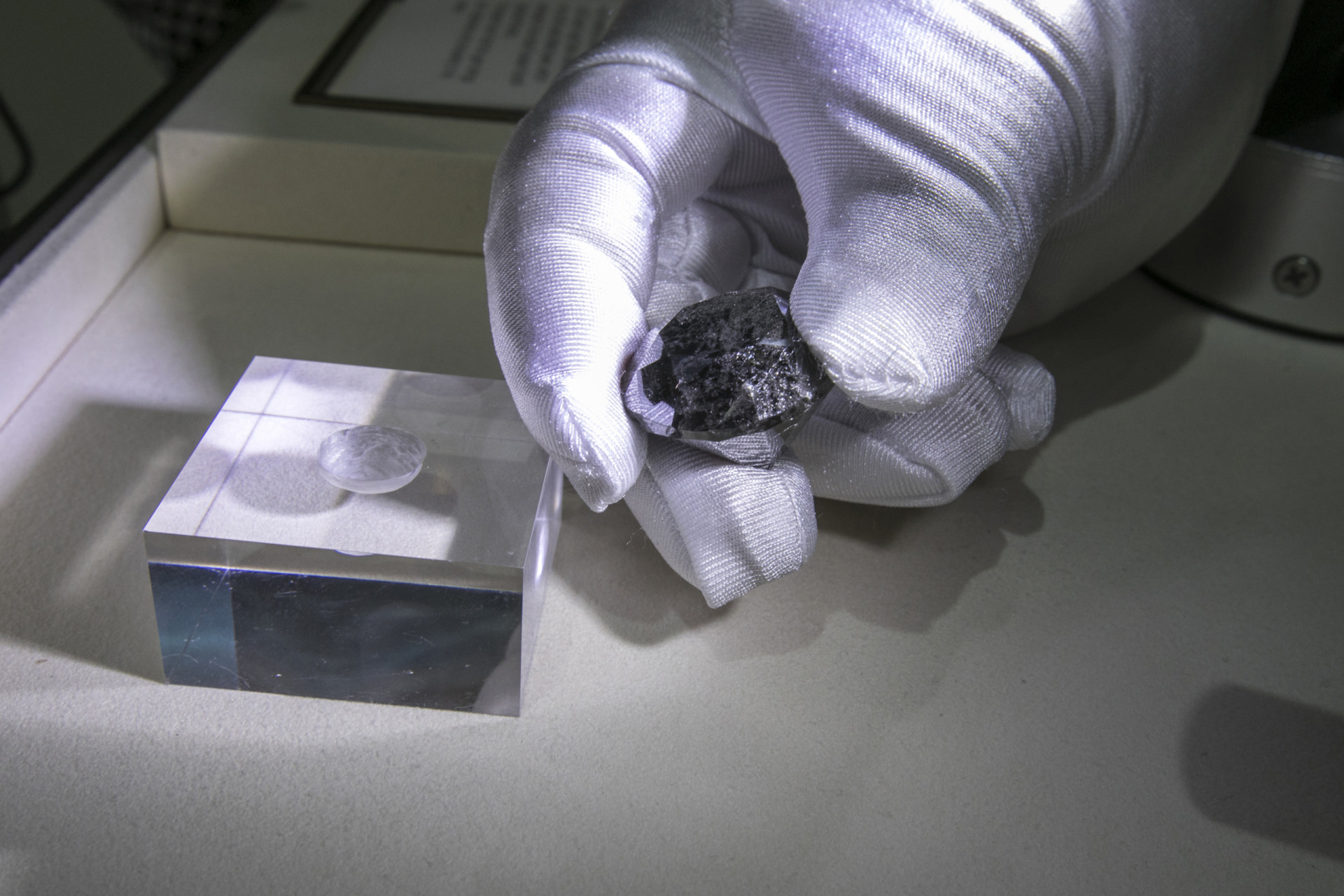 Diamante negro la piedra preciosa del espacio exterior