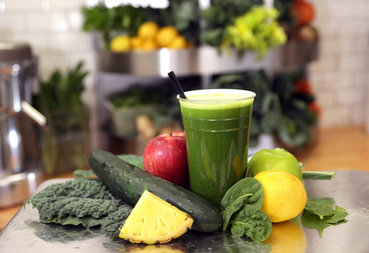 <p>Dietitian <a href="https://www.express.co.uk/life-style/diets/1569966/Weight-loss-tips-foods-healthy-diet-best-green-vegetable-spinach-smoothie-recipe" rel="noopener noreferrer">Jenny Champion</a> identified spinach as a great vegetable to encourage weight loss due to its low-calorie count, low carbohydrate levels, and high fiber content. Not only does it help you feel full, but it's very lean while doing it.</p> <p>And while dietitian <a href="https://www.foodnetwork.com/healthyeats/diets/2013/03/ask-the-dietitian-does-lemon-juice-speed-weight-loss" rel="noopener noreferrer">Toby Amidor</a> warns that lemon juice isn't the fat-burning juggernaut that its hype would suggest, it remains a good and low-calorie source of helpful antioxidants. So it's not like it hurts.</p>