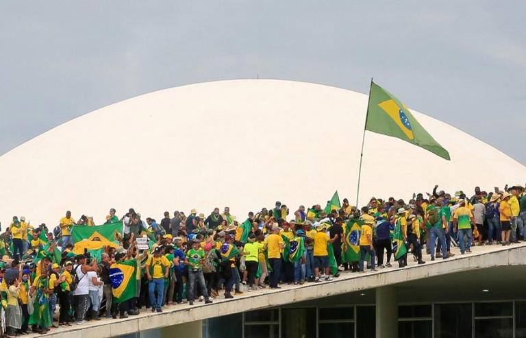 Ya fueron detenidas al menos 300 personas que participaron al asalto contra las instituciones brasileñas.