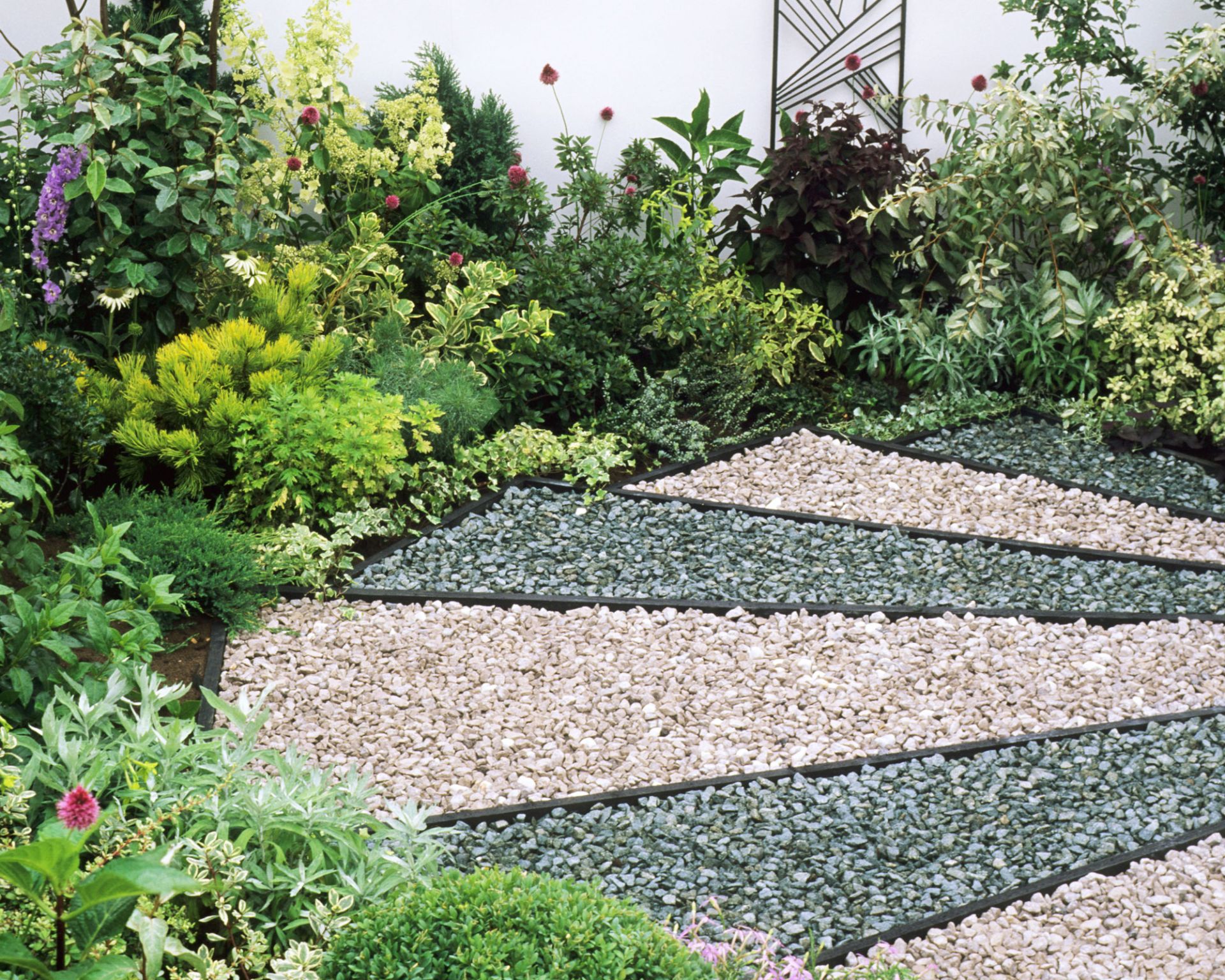 Landscaping With Gravel: Ways To Use This Versatile Material In Your Yard