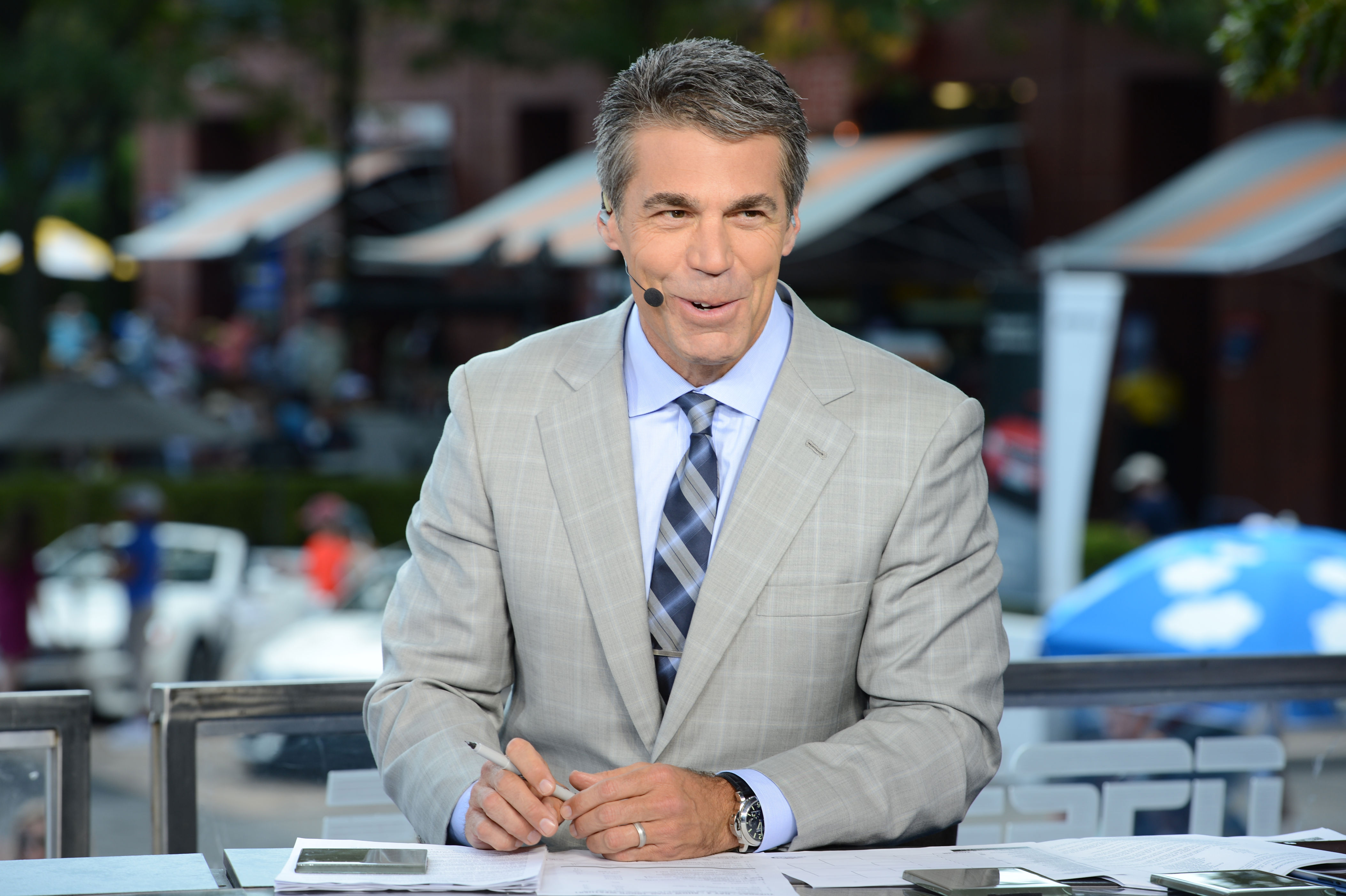 titans - dolphins announcers: who's calling the mnf game on espn in week 14?