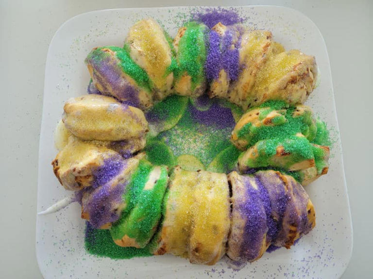 Easy Cinnamon Roll King Cake Recipe