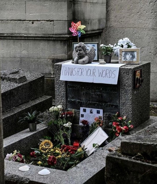 21 Celebrity Graves That Are Honestly Just Very Interesting To Look At