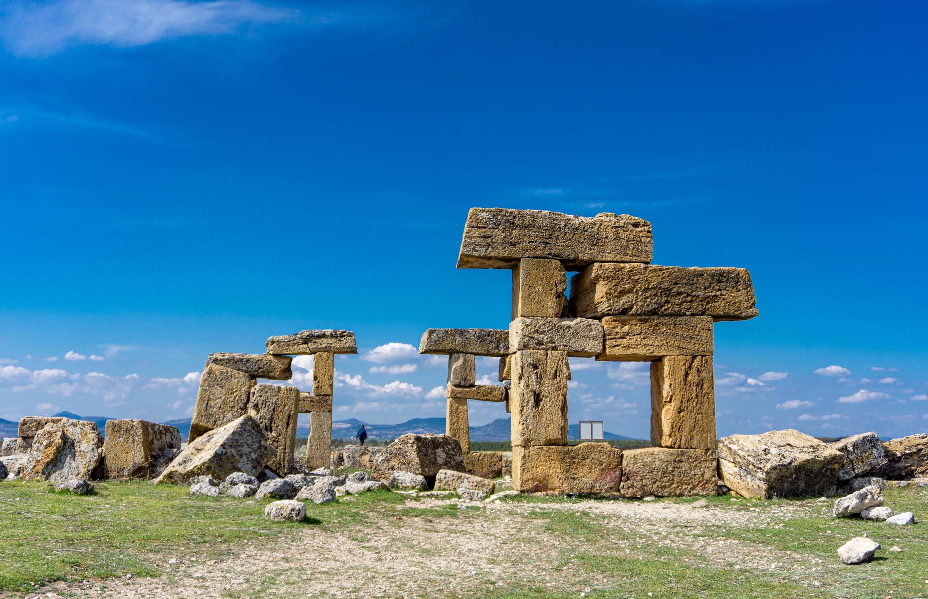 <p><a href="https://www.smithsonianmag.com/smart-news/turkish-archaeologists-excavate-rock-cut-tombs-in-ancient-city-180978877/">An extraordinary and extensive network of rock-cut chamber tombs</a> was uncovered in October 2021 by archaeologists working at the ancient city of Blaundos near Uşak in Turkey. The team found 400 tombs that had been cut into the steep side of a canyon around 1,800 years ago. Many of them have multiple remains and feature intricate wall paintings, detailing vines, flowers, mythological figures and geometric patterns, as well as pottery and artefacts. Founded at the time of Alexander the Great, the ancient centre of Blaundos later became an important Roman city in Asia Minor.</p>