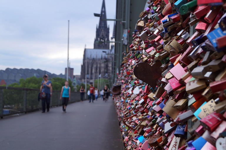 Sehenswürdigkeiten Köln, Hohenzollernbrücke mit Liebesschlössern