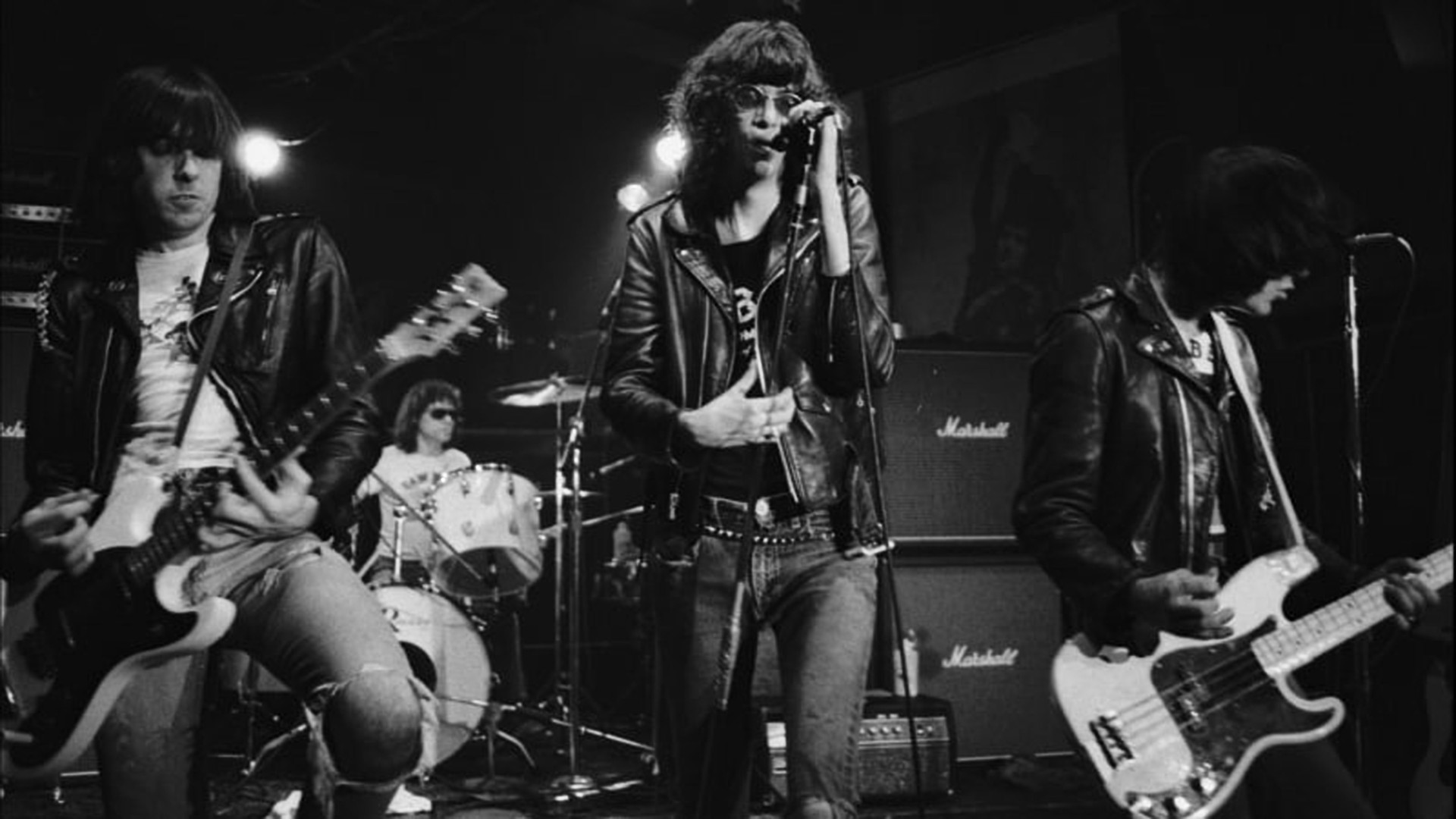 Rock страна. Ramones 1974. Ramones концерт в CBGB 1974. Панк рок концерт 80-х. Панк группы 60х годов.