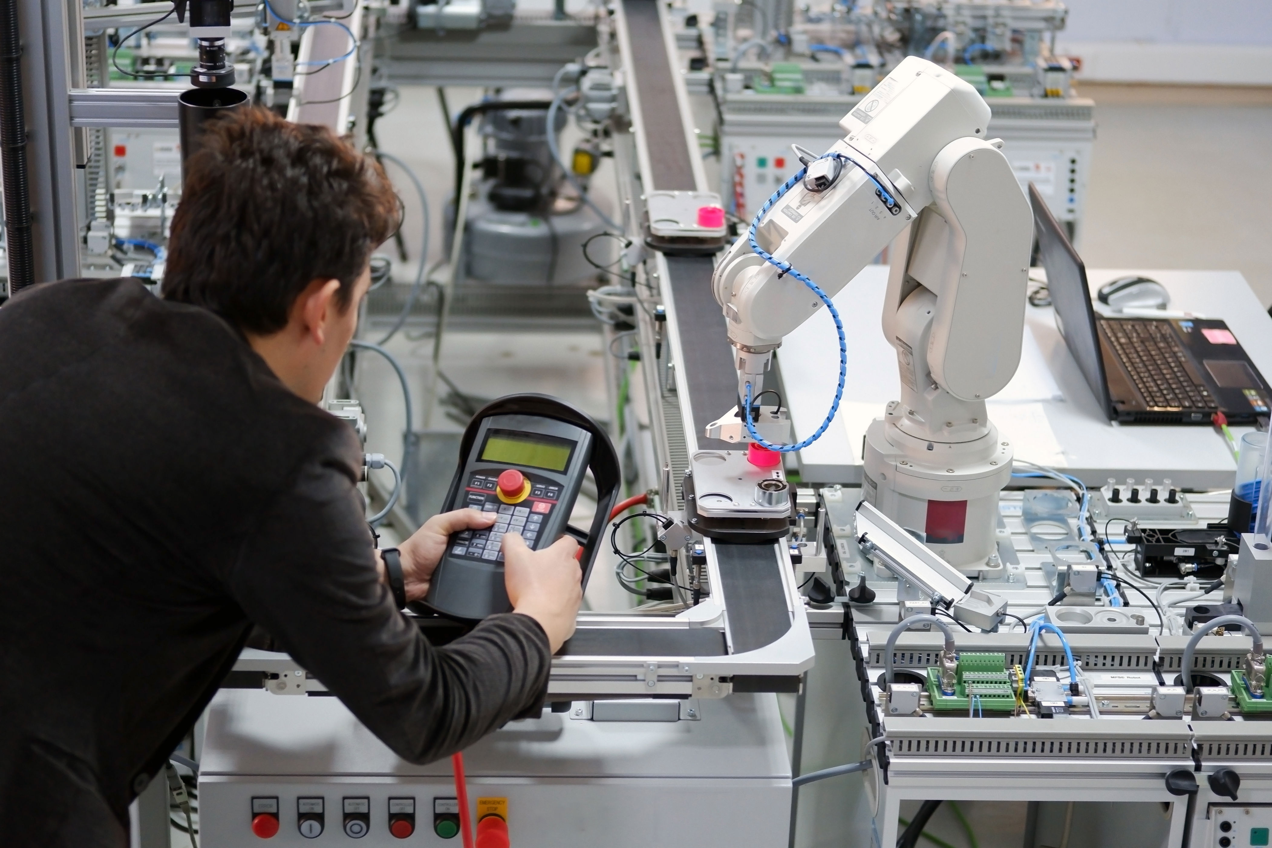 niemiecki robot też musi mieć wolne. zaskakujacy efekt walki z pracą w niedziele