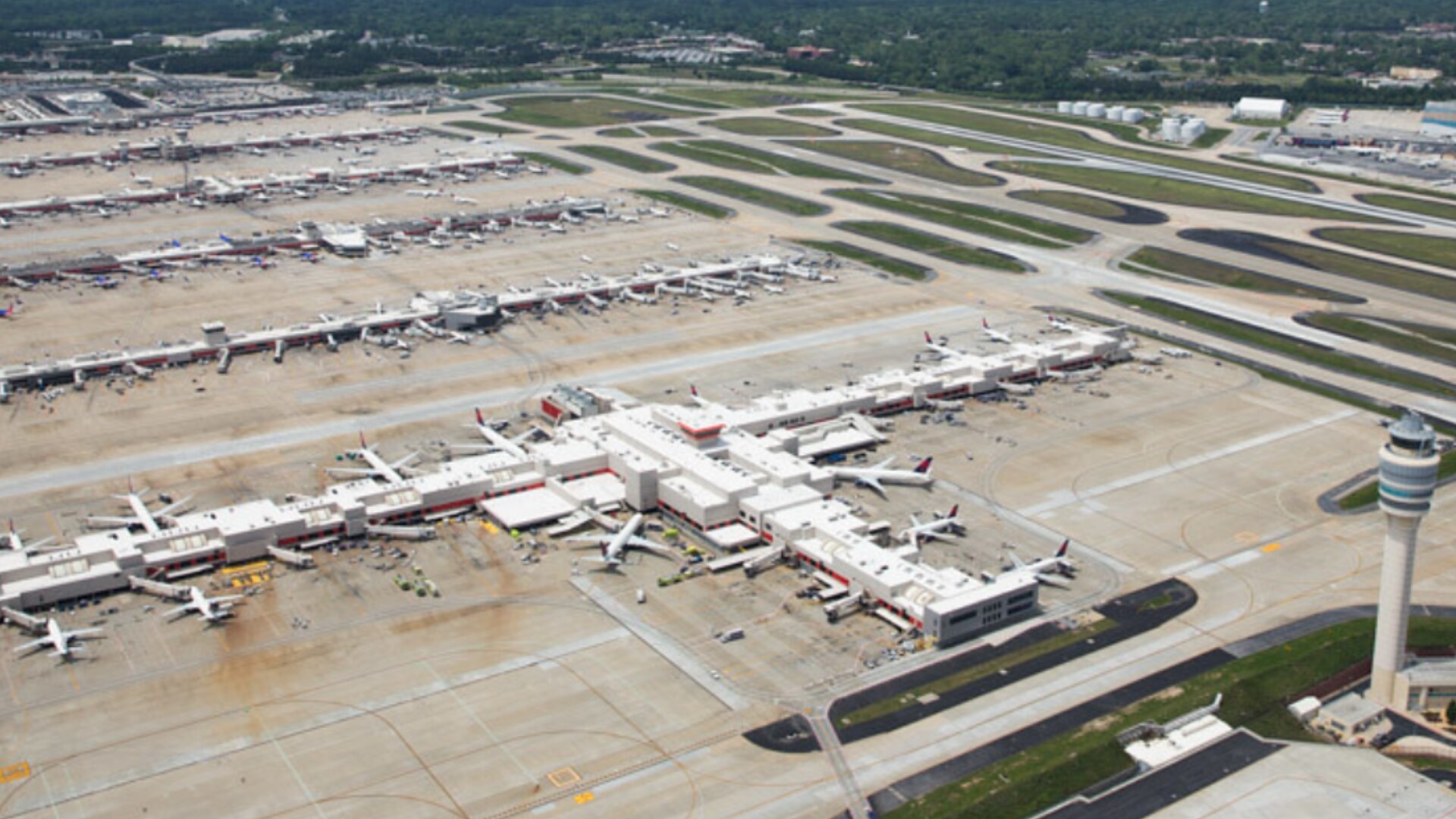 Hartsfield Jackson Atlanta International Airport Seeing Delays As   AA16e5lg.img