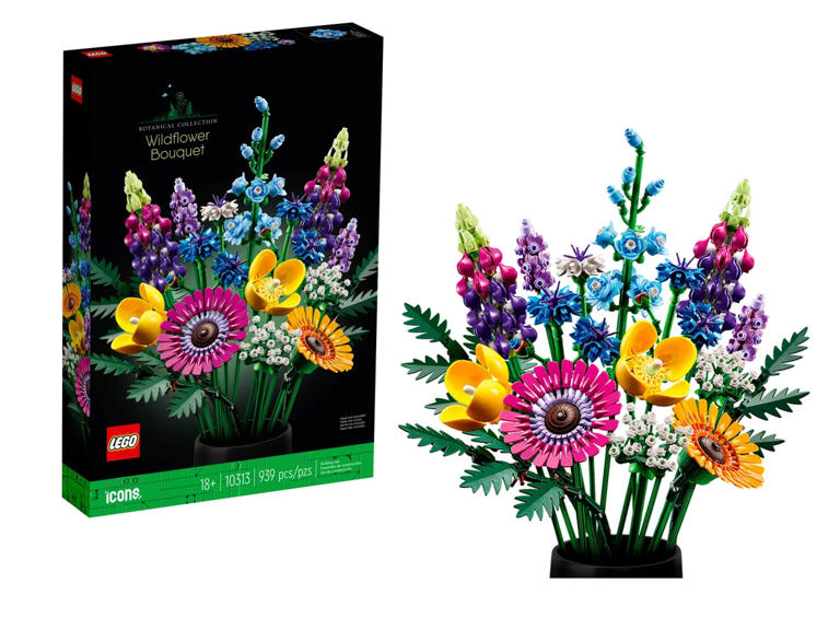 Lego’s bouquet of roses is the perfect Valentine’s Day gift