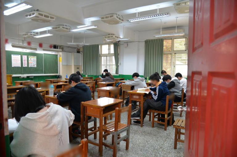 ▲114學年度大學「繁星推薦」暨「申請入學」2本招生簡章內容於今（4）日起於甄選委員會網站開放查詢。（圖／大考中心提供）