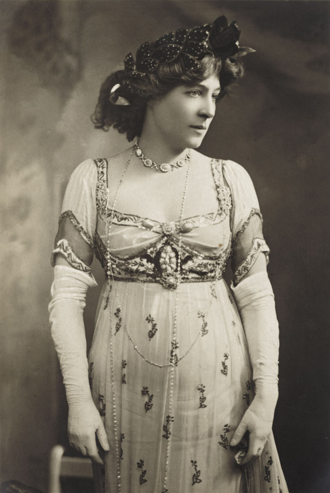<p>Lillie Langtry was a British socialite, stage actress, and producer. She was the mistress of the future King Edward VII, from 1877 to 1880.</p><p>You may also like:<a href="https://www.starsinsider.com/n/398092?utm_source=msn.com&utm_medium=display&utm_campaign=referral_description&utm_content=532602en-nz"> The many famous faces who've passed away in 2019</a></p>