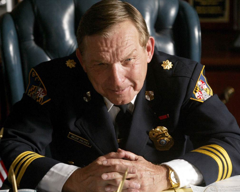Actor estadounidense. Brown fue miembro de la Fuerza Aérea estadounidense durante 29 años. Su papel más famoso fue el coronel Stanislaus Valcheck en la aclamada serie 'The Wire', a quien interpretó en 20 episodios. Falleció a los 83 años.