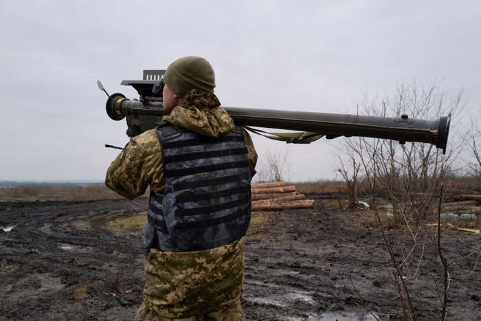 18 photo(s) sur 19 dans le diaporama: Ce n'était pas la première fois qu'un missile de croisière était abattu par un soldat ukrainien armé d'un MANPAD. En octobre, on a attribué à Dmytro Shumskyi la destruction de deux missiles russes à Tchernihiv avec un FIM-92 Stinger.