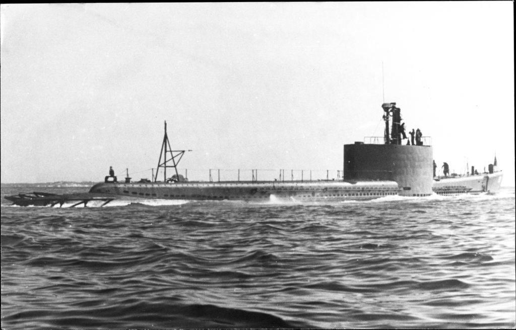 <p>After being brought into the United States Navy, the submarine fell under the command of Lieutenant Willard A. Saunder on Long Island Sound. Its initial voyages were used as a test to see the submarine's capabilities were and for its crew to get a feel for her and learn all of her technical aspects. </p> <p>Once everyone on board was comfortable running the ship, the Grayback went on patrol, where she covered parts of the Caribbean and the Chesapeake Bay in September 1941. </p>