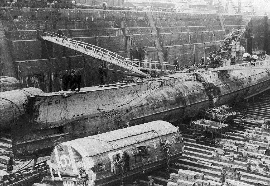 <p>Four electric motors drove the propellers of the submarine that was also operated by diesel engines that allowed the submarine to go to a diving depth of up to 250 feet. </p> <p>Unfortunately, the submarine was over capacity when it was lost at sea. It was designed to fit a crew of 54 enlisted men and six officers. On its final voyage in February 1944, it had a crew of 80 men.</p>