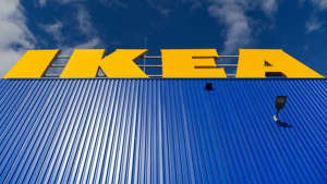 Laut einer "Bild"-Recherche sind einige IKEA-Produkte im Vergleich zu den Preisen vor einem Jahr deutlich teurer geworden. © Patrick Pleul/dpa (Symbolbild)