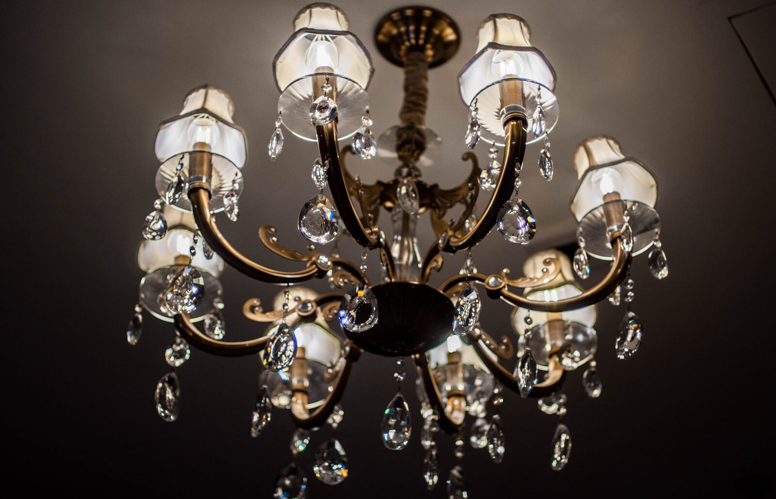 25+ Antiques Worth Money & a Second Look