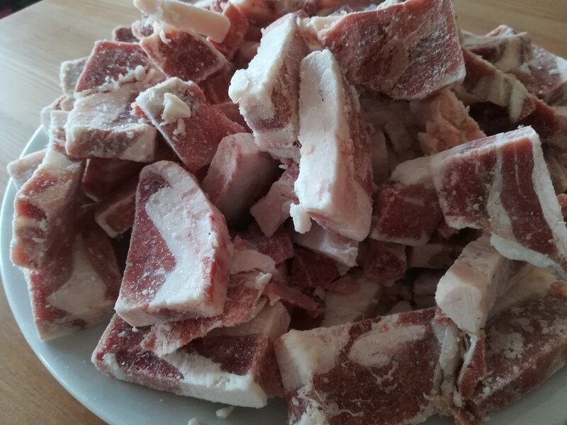 amazon, 業務スーパーの牛すじ1kgはコスパ最強！冷凍「牛赤身スジ肉」の下処理＆レシピ