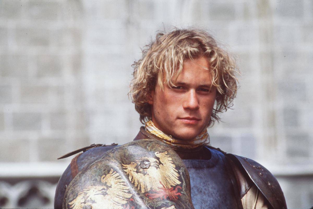 <p><i>A Knight's Tale </i>focuses on a jousting tournament, so special attention was paid to the construction of weapons and costume design. </p> <p>Jousts were designed to explode on contact, ensuring the actors riding the horses' safety and giving the film a genuine medieval appearance. The knights' suits were fashioned with lightweight steel for the armor to better facilitate movement on horseback for the fight scenes. </p>