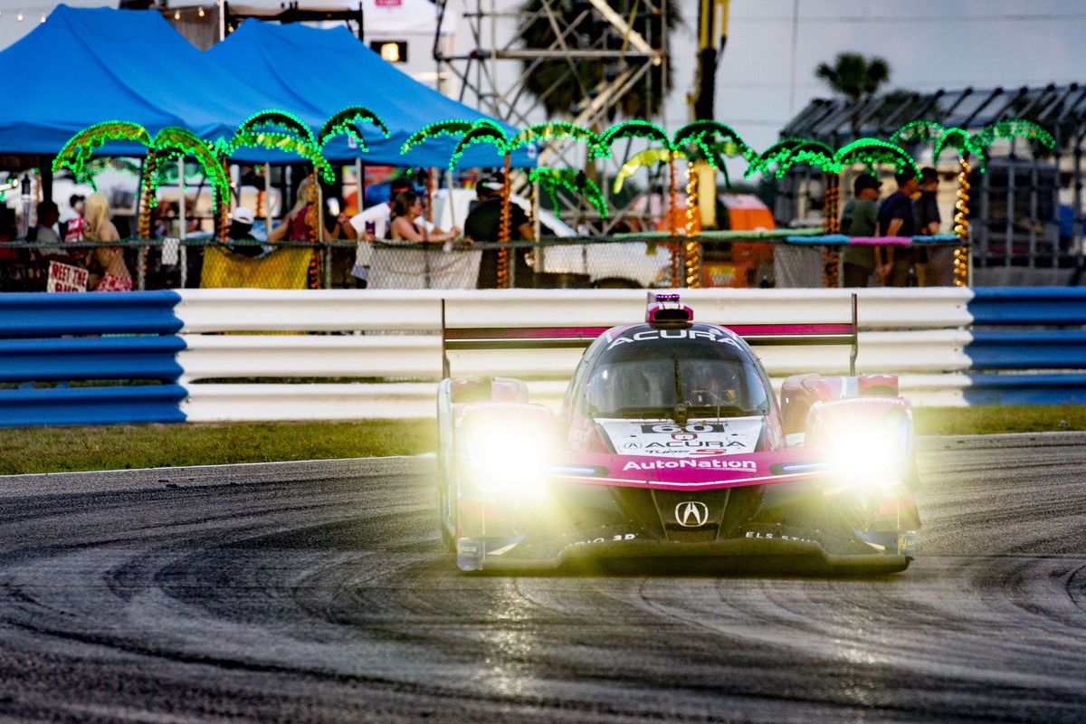 <p>In the center of the Florida peninsula, this city's historic downtown is designed in a circle with boutiques and galleries for perusing. It's also home to a variety of parks and lakes and the <a href="https://www.sebringraceway.com/">Sebring International Raceway</a>.</p><p><a class="body-btn-link" href="https://go.redirectingat.com?id=74968X1553576&url=https%3A%2F%2Fwww.tripadvisor.com%2FTourism-g34626-Sebring_Florida-Vacations.html&sref=https%3A%2F%2Fwww.countryliving.com%2Flife%2Ftravel%2Fg4813%2Fbest-small-towns-in-florida%2F">Shop Now</a></p>
